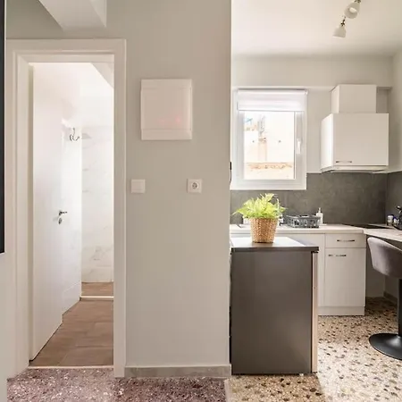 Stylish And Near Acropolis - Avdi Square Apartment Athens