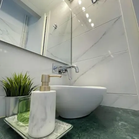 Stylish And Near Acropolis - Avdi Square * Αθήνα